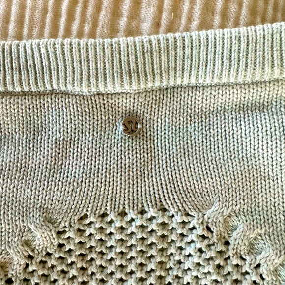 Lululemon Mint Green Sweater Size 2-4 - Picture 3 of 3